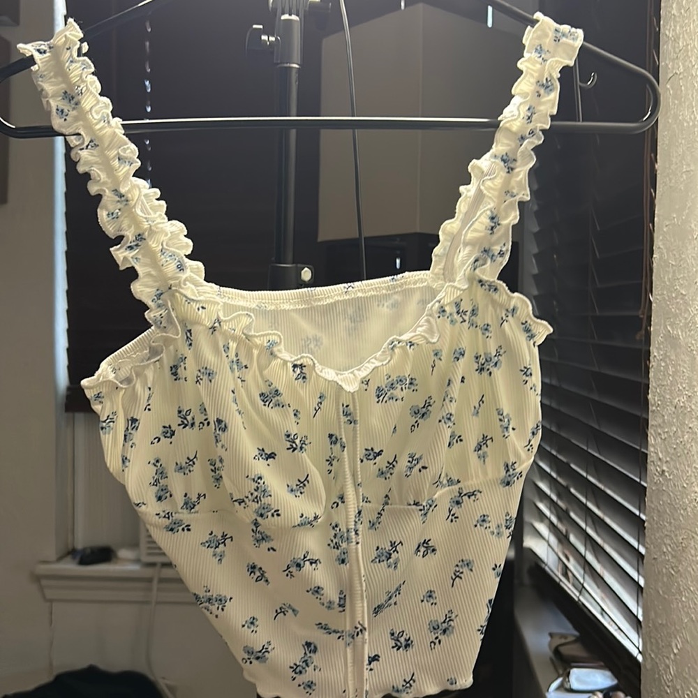 Floral crop top size small